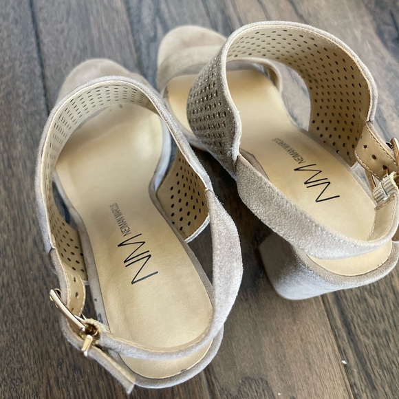 Neiman Marcus Sandals size 5.5 - Picture 5 of 9